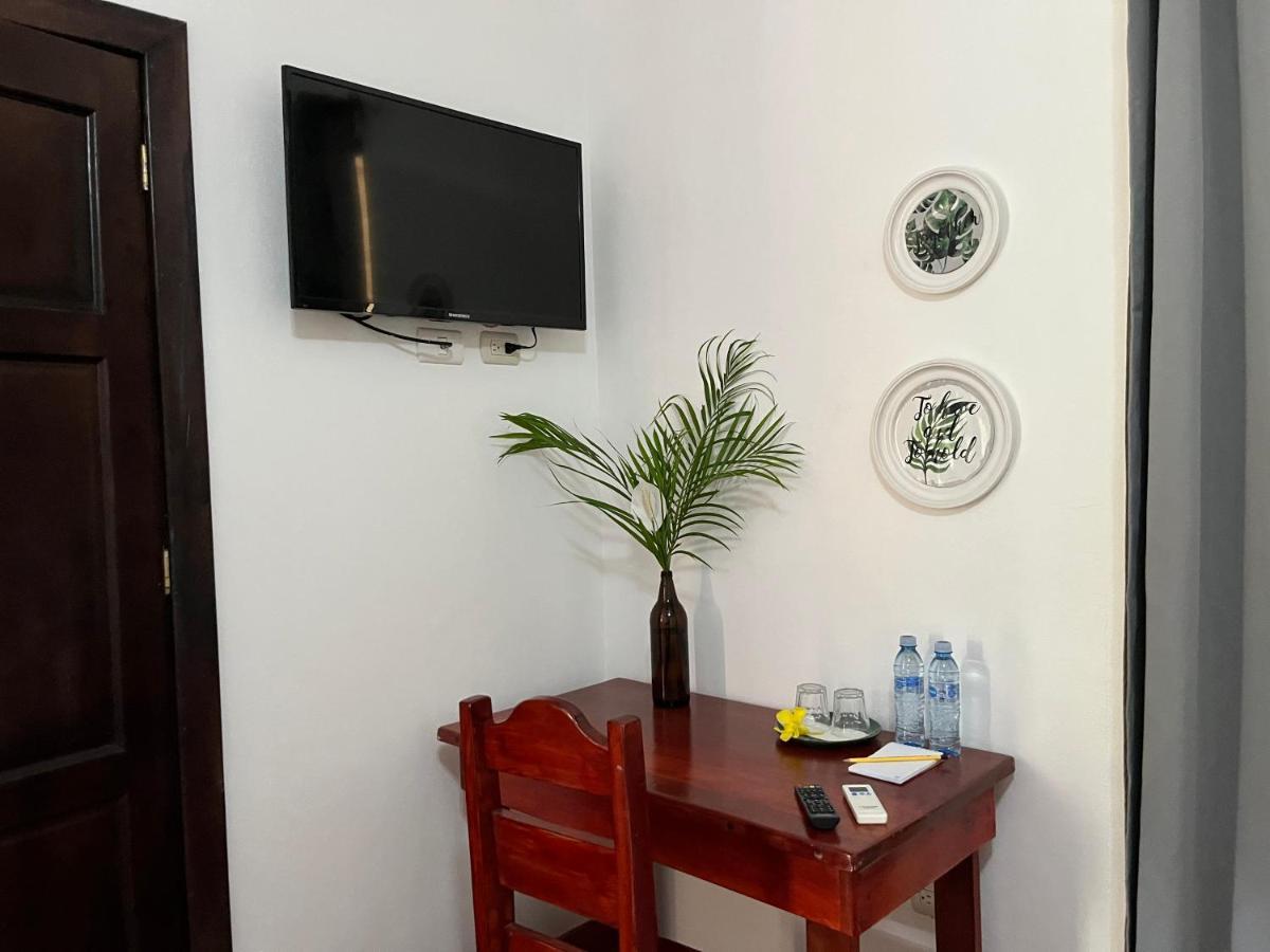 Bed and Breakfast La Jungla Puerto Carrillo Exterior foto